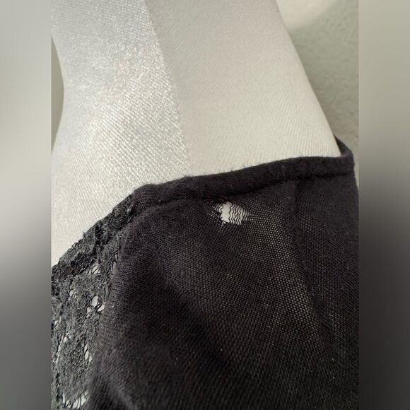 Hinge Black Floral Lace Sheer Front T-Shirt with Pocket Women’s Size Small - Picture 9 of 9